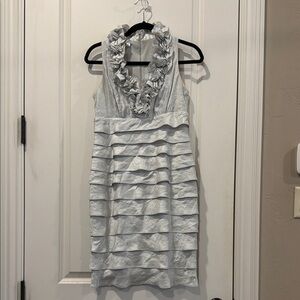 London times Elegant silver metallic Sleeveless ruffled dress - size 6P